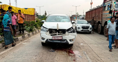 Mukesh Mahaling narrowly escaped unharmed after his vehicle met with an accident. 🚗💥⚠️🙏🚨