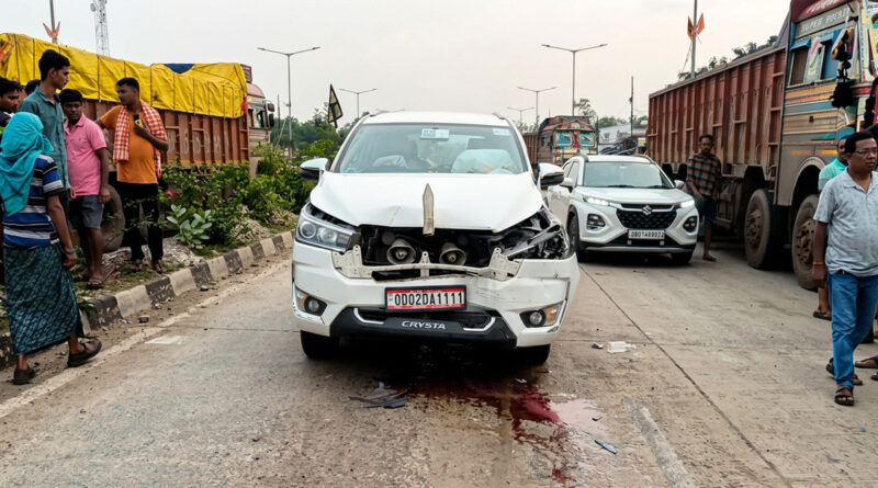 Mukesh Mahaling narrowly escaped unharmed after his vehicle met with an accident. 🚗💥⚠️🙏🚨