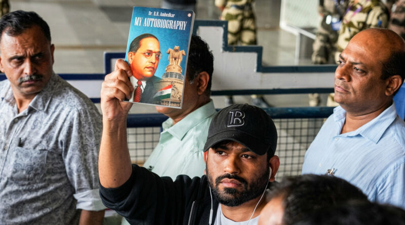 “Cockroach Janata Party” stages a strong protest in Delhi; Abhijit Dipake joins the demonstration after arriving from the United States. 🪳📢🇺🇸➡️🇮🇳