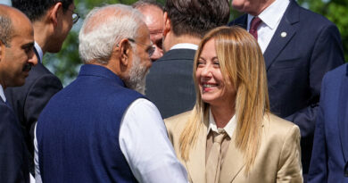 At the G7 Summit, Giorgia Meloni jokingly told Narendra Modi, “We are famous on Instagram,” drawing attention to their popular social media interactions. 📱😄🇮🇹🇮🇳✨