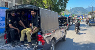 Alleged crackdown by the Pakistani military in Pakistan-occupied Kashmir; firing on protesters reportedly leaves 16 dead. ⚠️🔫🕯️🌍