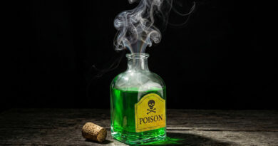 Child dies while undergoing treatment; allegations emerge that a neighbour had poisoned sweets given to the child. 🚨🍬⚖️🕯️👶