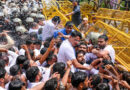 National Students' Union of India stages a unique protest, washing officials’ hands with contaminated water to highlight public grievances. 🚰✋🚩⚠️