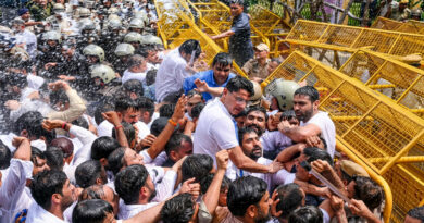 National Students' Union of India stages a unique protest, washing officials’ hands with contaminated water to highlight public grievances. 🚰✋🚩⚠️