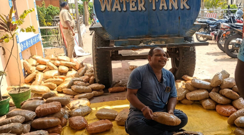 Police seize 5 quintals of cannabis concealed inside a water tanker during a major anti-smuggling operation. 🚔🌿🚛💰⚠️
