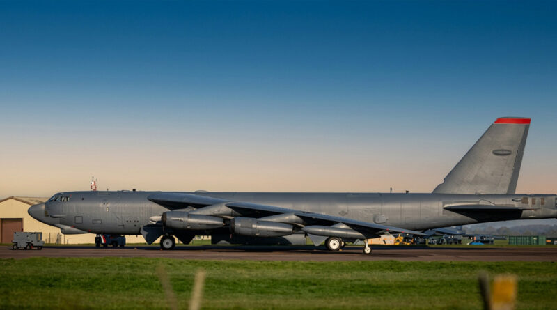 Boeing B-52 Stratofortress of the U.S. Air Force crashes in a tragic accident, leaving eight people dead. ✈️⚠️🕯️🇺🇸🚨