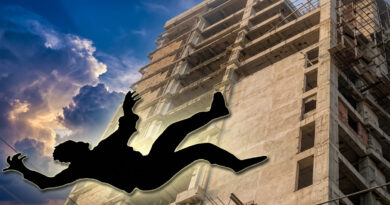 Worker dies after falling from a rooftop in a tragic accident. 🏗️⚠️🕯️🚨