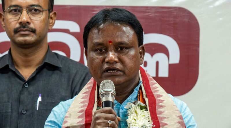 Mohan Charan Majhi calls for a flawless and error-free voter list to strengthen the electoral process. 🗳️📋🏛️✨