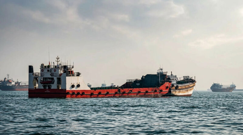 Attack reported on an Indian vessel near the coast of Oman; three people are reported missing. 🚢⚠️🌊🇮🇳
