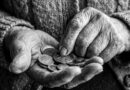 Pension payment delays spark distress as beneficiaries have not received money for three months; hundreds of elderly people gather to demand their dues. 👴👵💰⚠️📢