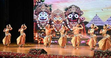 Raja Festival was celebrated at Rashtrapati Bhavan with vibrant cultural performances, including Raja songs and traditional Sambalpuri dance. 🎉🌺🎶💃🇮🇳✨