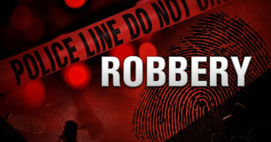 Highway robbers spread panic after attacking a fish trader with a sharp weapon during a robbery attempt. 🚨🛣️🔪⚖️🐟
