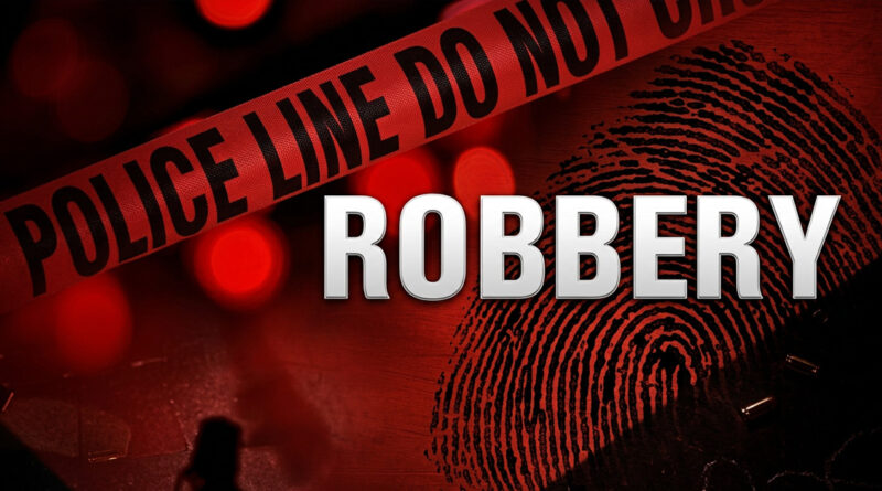 Highway robbers spread panic after attacking a fish trader with a sharp weapon during a robbery attempt. 🚨🛣️🔪⚖️🐟