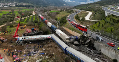 Two trains collide head-on on the same track. 🚆💥⚠️