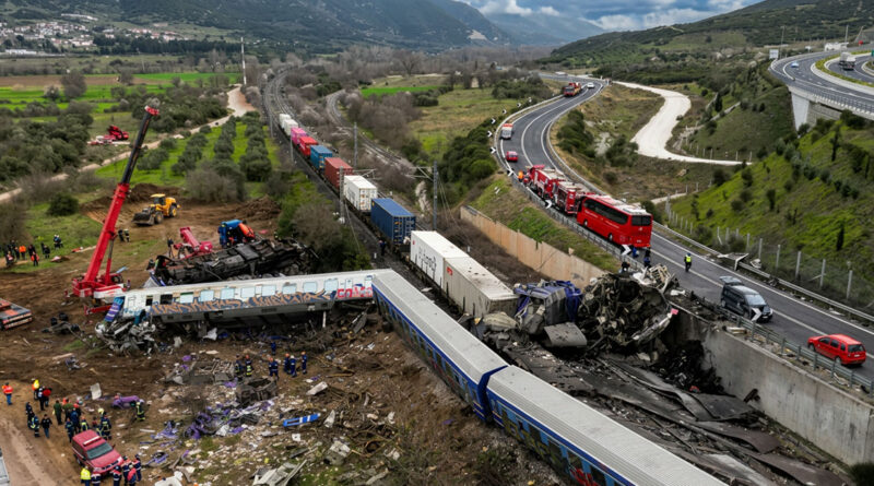 Two trains collide head-on on the same track. 🚆💥⚠️