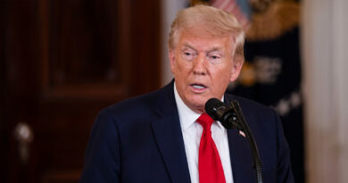 Donald Trump says the United States will not provide $300 billion in aid to Iran. 💰🚫🇺🇸🇮🇷⚠️
