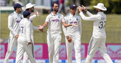 Prasidh Krishna’s Double Blow Keeps India on Top as Sri Lanka Slip to 130/4 Prasidh Krishna’s Double Blow Keeps India on Top as Sri Lanka Slip to 130/4